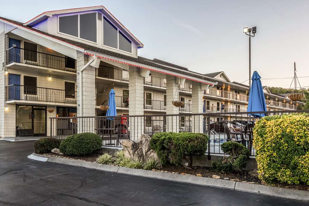 Sleep & 2* Pigeon Forge